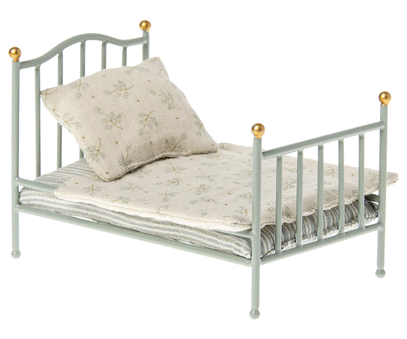 Vintage Bed, Mouse- Mint