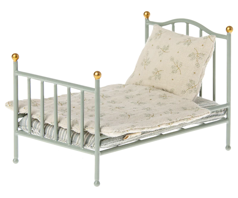 Vintage Bed, Mouse- Mint