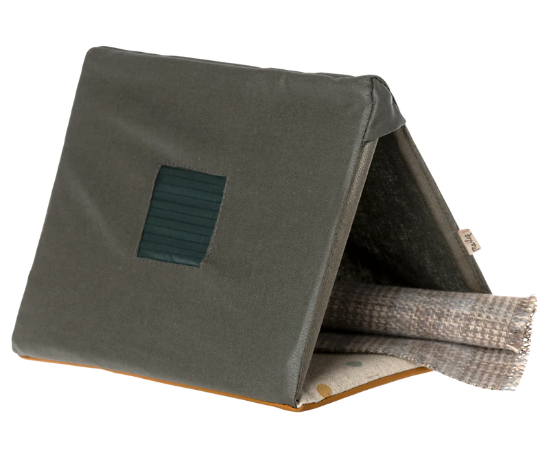 Single Tent, Mouse