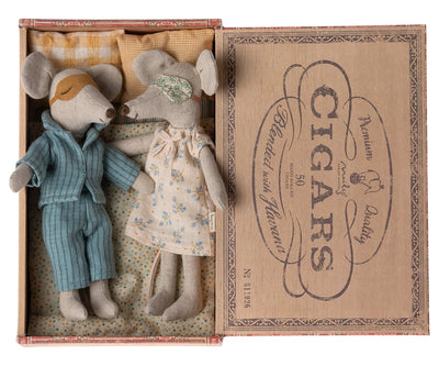 Mum and Dad Mouse in Cigar Box (Polka Dot Blanket)