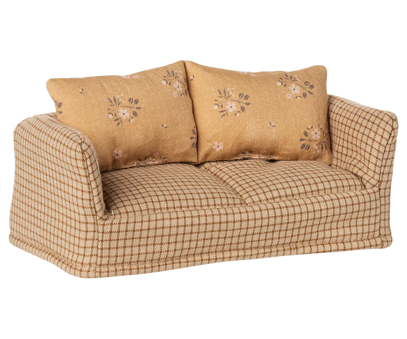 Couch, Mouse- Mable
